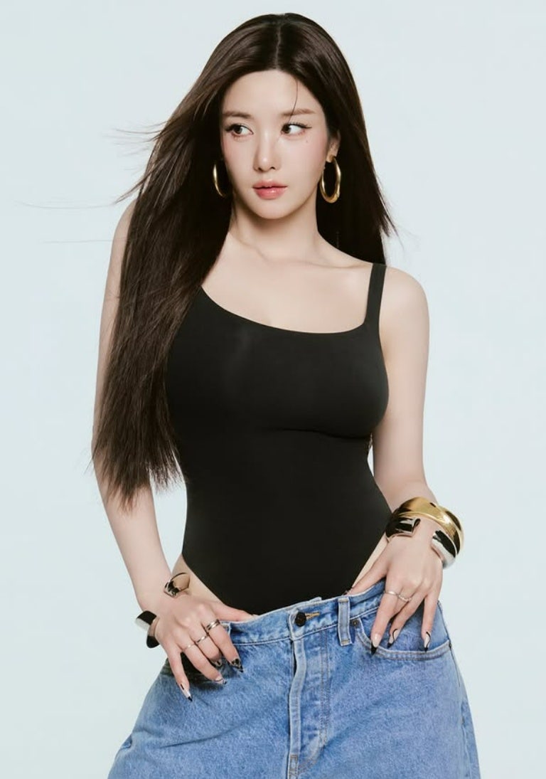 5분의 고백과 반전, 트위스트 플랭크로 권은비 콜라병 허리의 비밀은?