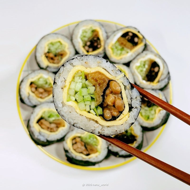다이어트 김밥 레시피, 오이 듬뿍 넣어 아삭한 낫또 김밥 만드는 법