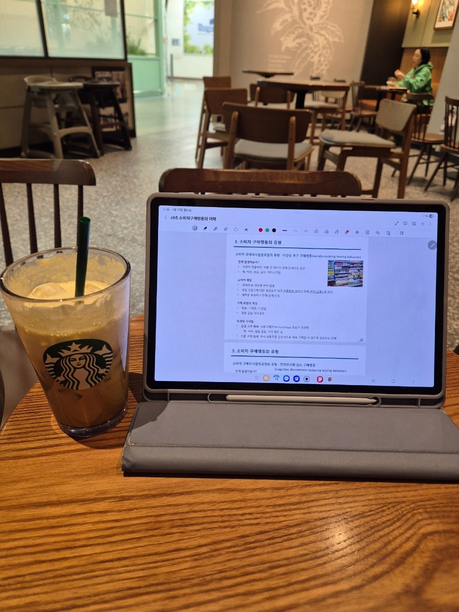 롯데리아 경기대역점 사진 3