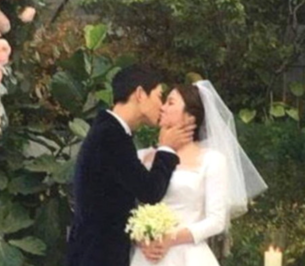   옥택연 비공개 결혼식 강제 유출 논란! 축복받아야 할 자리에 찬물 끼얹은 무개념 팬심