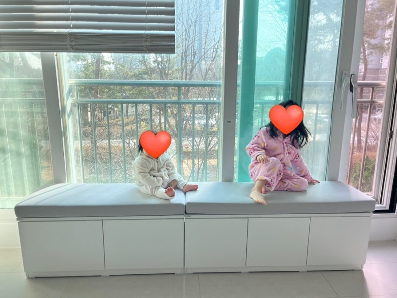 장난감 수납장으로 수납벤치를 추천합니다