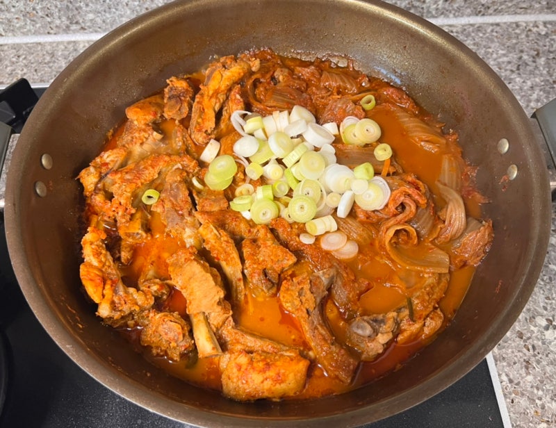 한국인이라면 모두 좋아할 등갈비김치찜 레시피