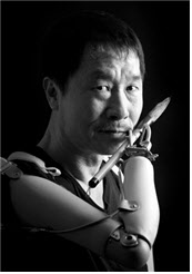 양팔 잃고 붓 들었다…산재 절망 넘어 희망 만든 사람들