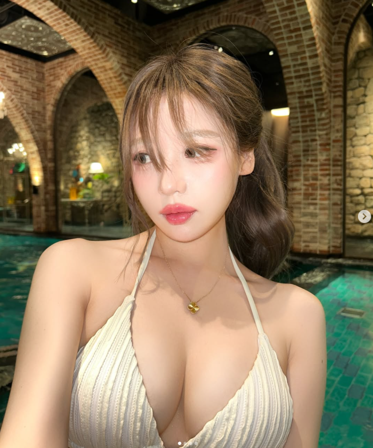  박지연, 스카프 하나로 휴양지 패션 정복! 숨겨진 관능미 폭발