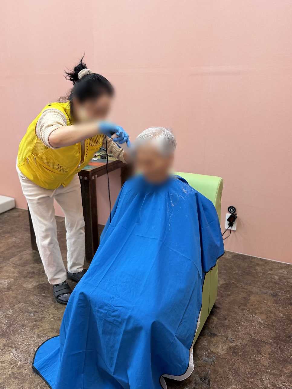 보령시데이케어센터 금빛사랑주야간보호센터 봉숭아물들이기 이미용서비스