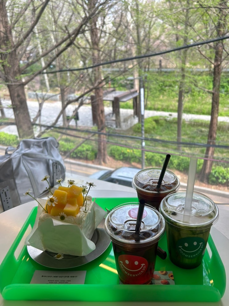  [서울 강남] 양재천 케이크 맛집, 경치 좋은 카페 '룸서비스301'