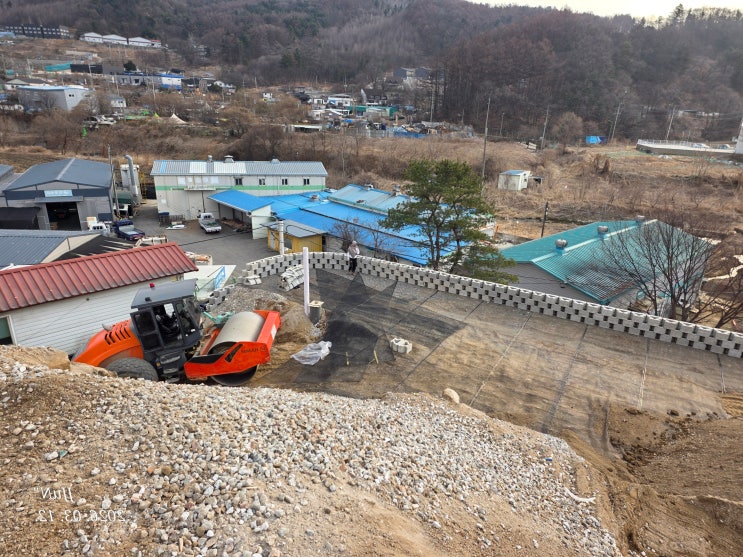  경사지 고민 끝! 보강토 옹벽으로 안전하고 넓어진 땅, 두정산업&건설과 함께라면 어렵지 않아요 (양평, 화성, 김포, 경기광주)