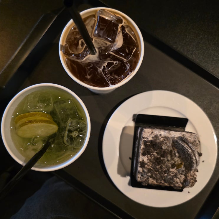  [강남역 더노멤버라운지] 강남 24시 카페: 아메리카노와 디저트