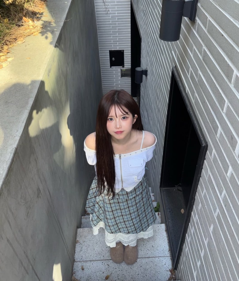 260426 송하영 인스타 업 / 이 구역의 분위기 여신, 송하영의 감성 가득한 스트릿 패션 비하인....