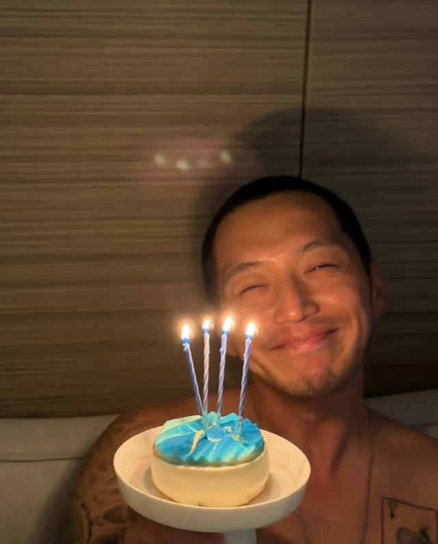 변요한, 생일 맞아 ‘상반신 타투’ 공개…티파니와 달달한 응원