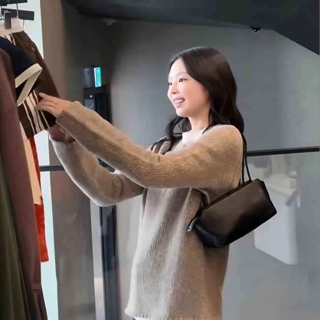  우즈 유튜브에 등장한 제니 가방 어디꺼? 구매처 + 가격 정보