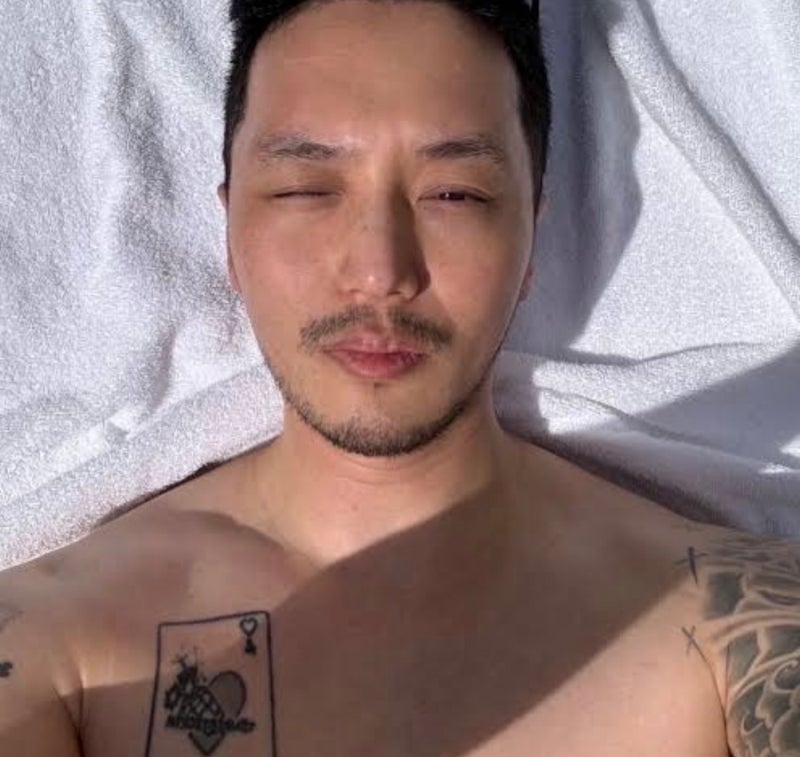 변요한 생일 상반신 타투 전체 공개 “처음 봤다”···티파니 좋아요까지