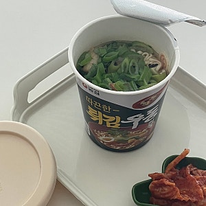 편의점 튀김우동 컵라면 대파 꿀조합 먹어본 후기