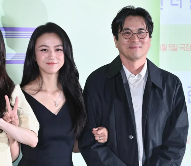  탕웨이 김태용 부부의 둘째 임신 소식, 10년 만에 전해진 선물의 비결은?