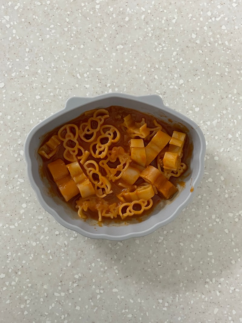 20개월 아기 토마토 파스타 레시피 | 헬로키티 파스타면, 쁘베르겐 비제, 소볶장