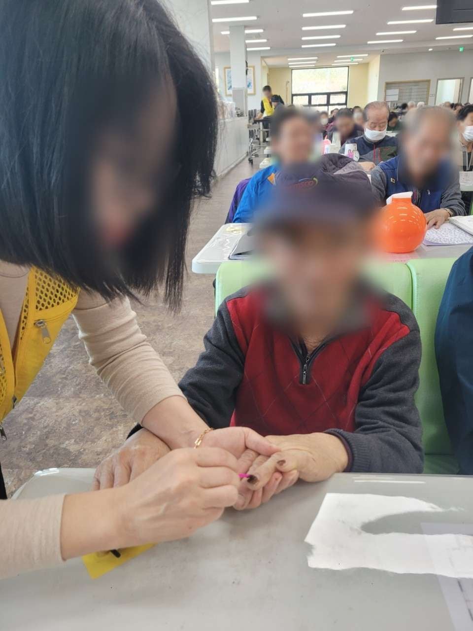 보령시데이케어센터 금빛사랑주야간보호센터 봉숭아물들이기 이미용서비스