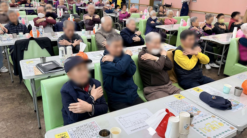 보령시데이케어센터 금빛사랑주야간보호센터 봉숭아물들이기 이미용서비스
