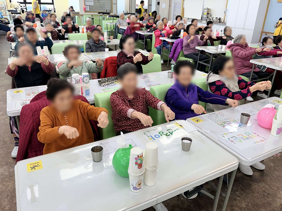보령시데이케어센터 금빛사랑주야간보호센터 봉숭아물들이기 이미용서비스