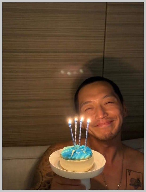 변요한 생일 상반신 타투 공개 티파니 '좋아요' 눌러 화제