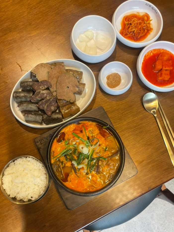  군산 수송동 맛집 신주옥미 24시 연중무휴 수송동혼밥추천 수제모듬순대 얼큰 고사리 갓순대국 군산저녁뭐먹지