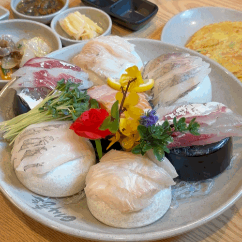  홍대입구 횟집 어사출또 홍대점, 신선한 모둠회와 매운탕 꿀조합!