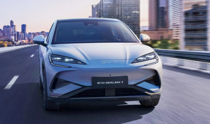   가성비 끝판왕 SUV 등장? BYD 씨라이언 7 국내 도로 휩쓸 준비 마쳤다