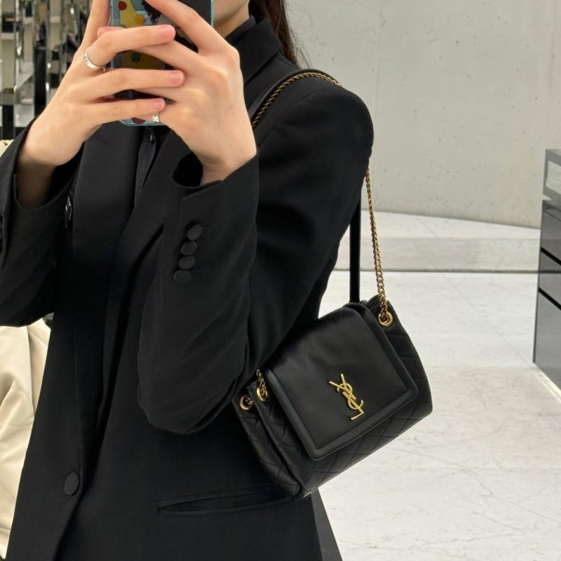 잘 팔려서 살아남은 생로랑 가방, 노리타 미니백