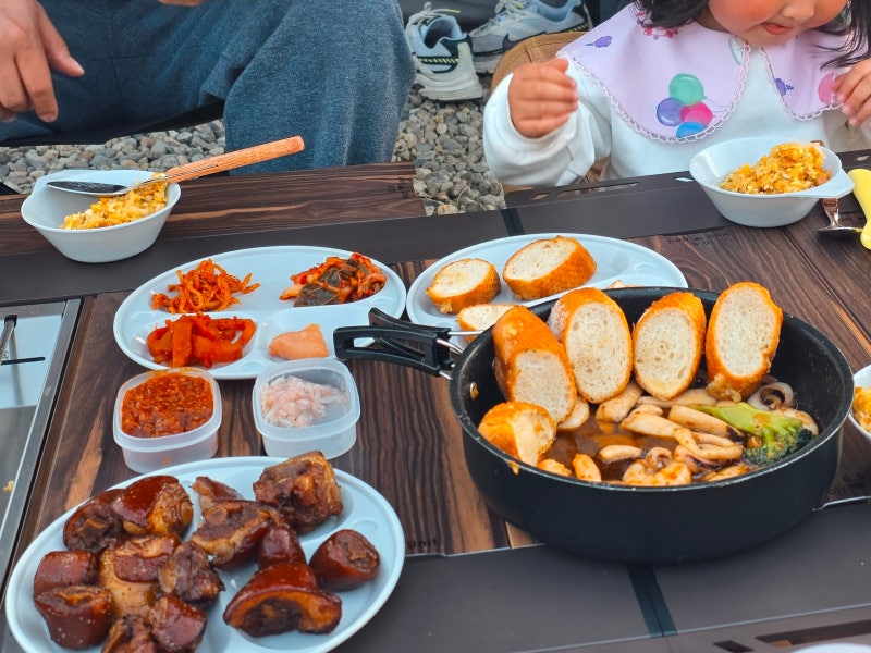 캠핑 요리 술안주 메뉴 추천 백년밥상 돼지꼬리 족발 감바스 밀키트 후기