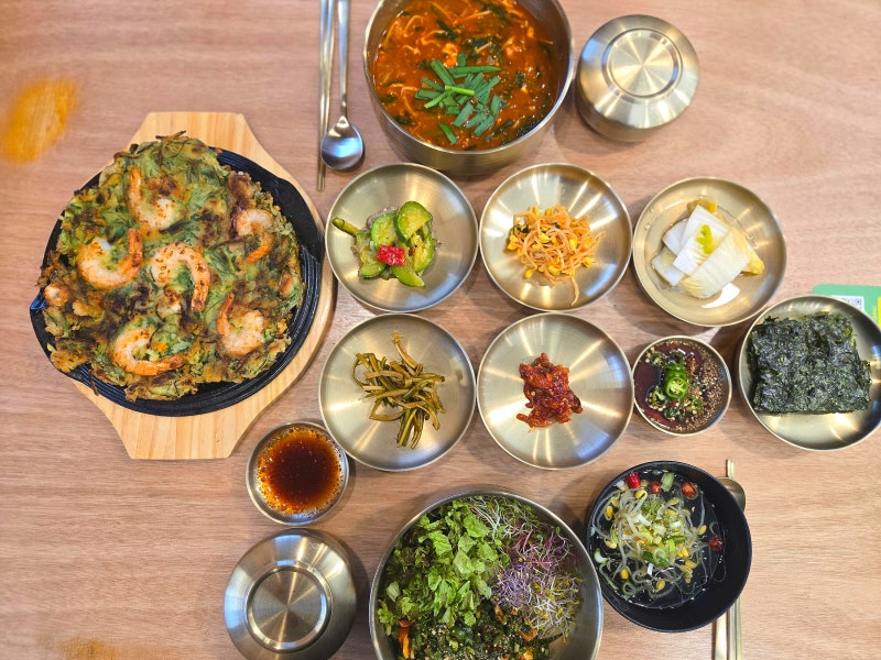 교동택지 맛집 담치마을 바삭한 해물파전과 시원한 섭국이 일품인 강릉 교동 밥집 추천