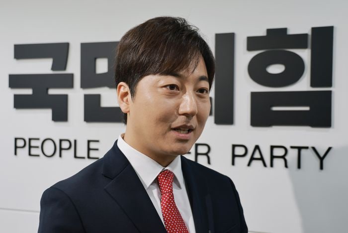 이성배 전 아나운서 '젊은 경기도' 위한 지사 출마! "마이크 대신 도민의 손을"