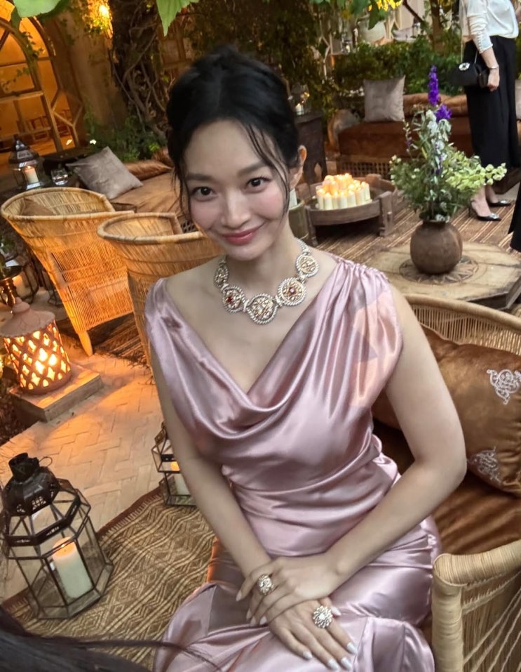  루이비통 파인주얼리 신민아, 모로코를 홀린 핑크빛 여신 모드
