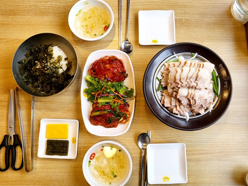 원할머니보쌈족발 암사점 실비김치 양념이 맛있는 반반실비보쌈