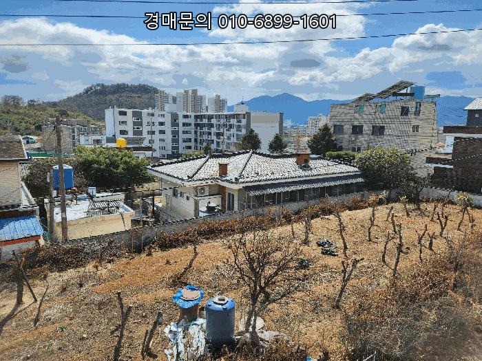  [경상남도 밀양시 교동 833-6] 명문 학군과 편리한 교통을 갖춘 주상복합 근린주택 경매로 밀양의 미래 가치를 선점하세요! 2025타경10468