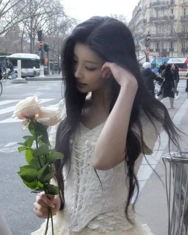 Why Did ILLIT Wonhee's Comeback Visual Change? A Summary of Reactions to Her Wedding Dress Fashion and Disappearing Chubby Cheeks