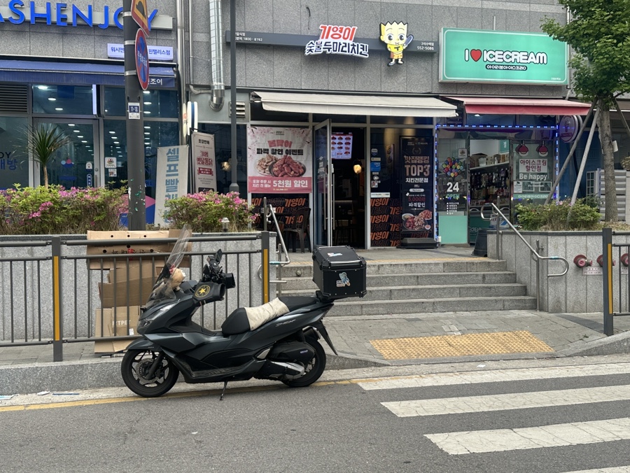 기영이숯불두마리치킨 춘천소양점 사진 2