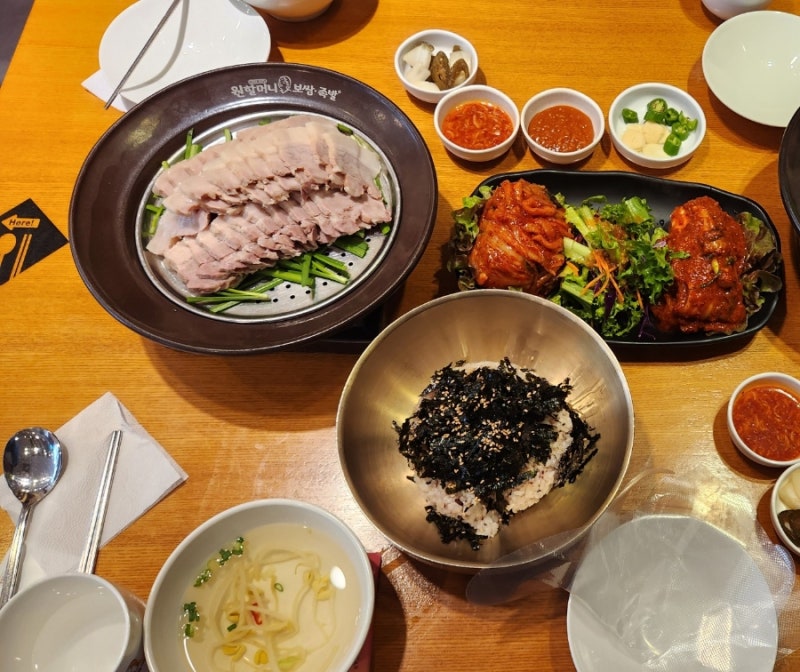 (5월가정의달 가족모임 식당 추천) 원할머니 보쌈•족발 + 시원칼칼~실비김치양념+ 반반실비....