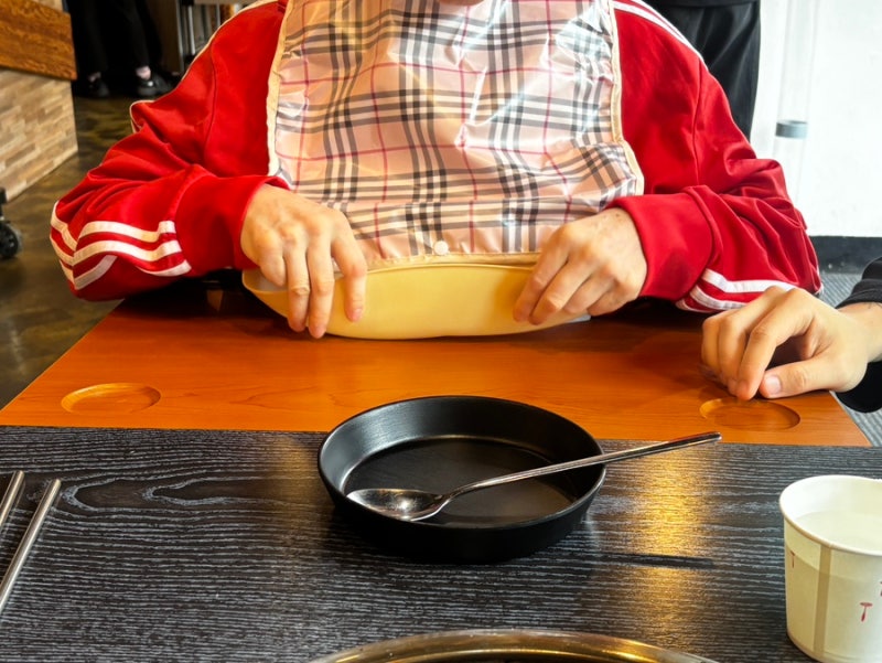 요양원 어머님 식사 걱정 끝! 성인용 방수 휴대 턱받이 찐만족템 후기!