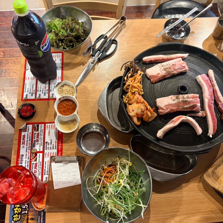  강남역무한리필 /  돼지고기 , 치킨 , 냉면 , 음료까지 무한리필인 [ 강남 돼지상회 무한리필 ]