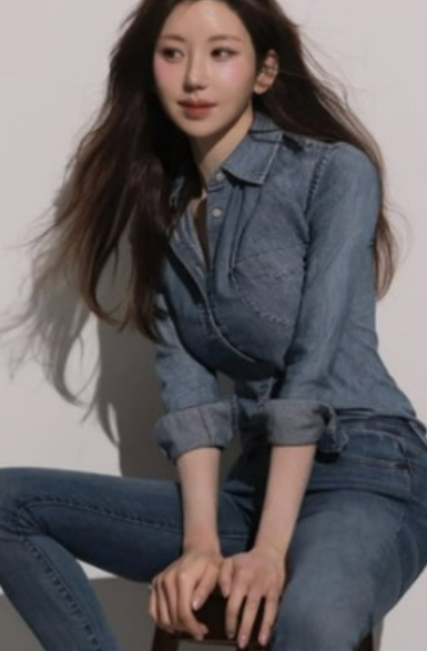   마동석도 반한 예정화 9년 만의 SNS 복귀와 청청패션 비주얼