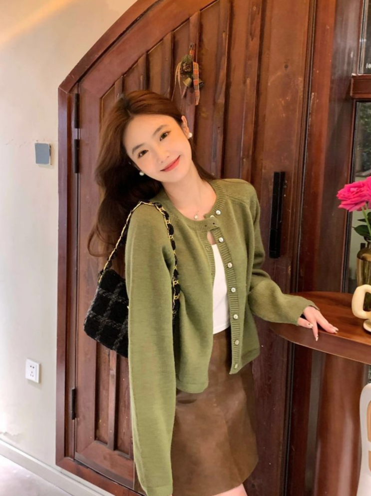  머무는 시선마다 서정적인 무드, 실패 없는 봄여름 컬러 코디법