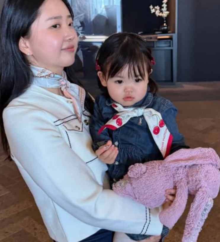   박수홍 김다예 딸 전복이의 귀티 나는 데일리룩! 엄마의 확실한 추구미 스타일