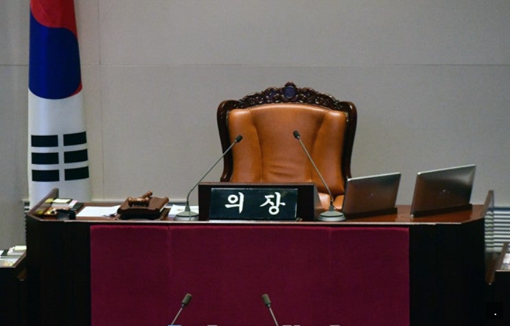 국회의장 선거 3파전에 명심은? ...이 대통령 정무특보 물러난 조정식 의원에 공개 감사