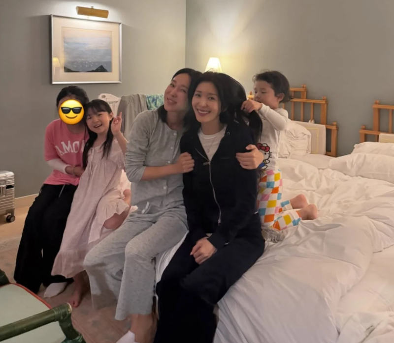 “나도 맞았다..“ 역대급 기자회견 후 해체된 레전드그룹, 20년 만에 ‘찐친’ 근황 공개