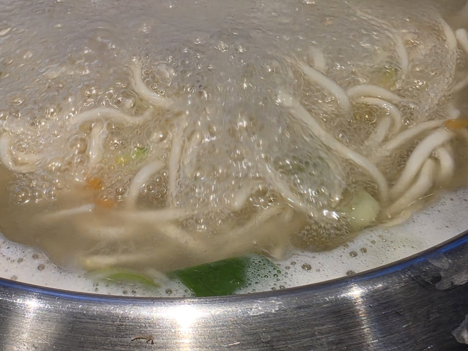 보쌈애칼국수 강남자곡본점 사진 6