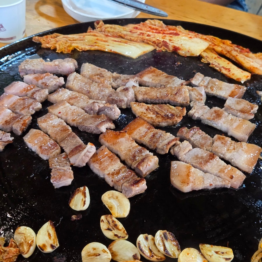 싹쓰리솥뚜껑김치삼겹살 일산백석점 사진 1
