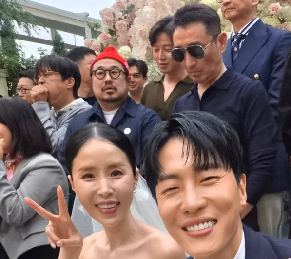 신지 결혼식, 허경환 키높이굽 15cm, 강재준 빨간 비니, 간신히 생존