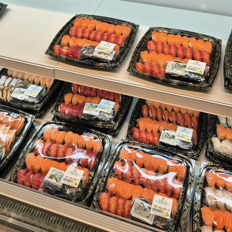 트레이더스 빨간 연어초밥 신상 리뷰! 25,980원에 즐기는 북유럽의 맛 그라브락스