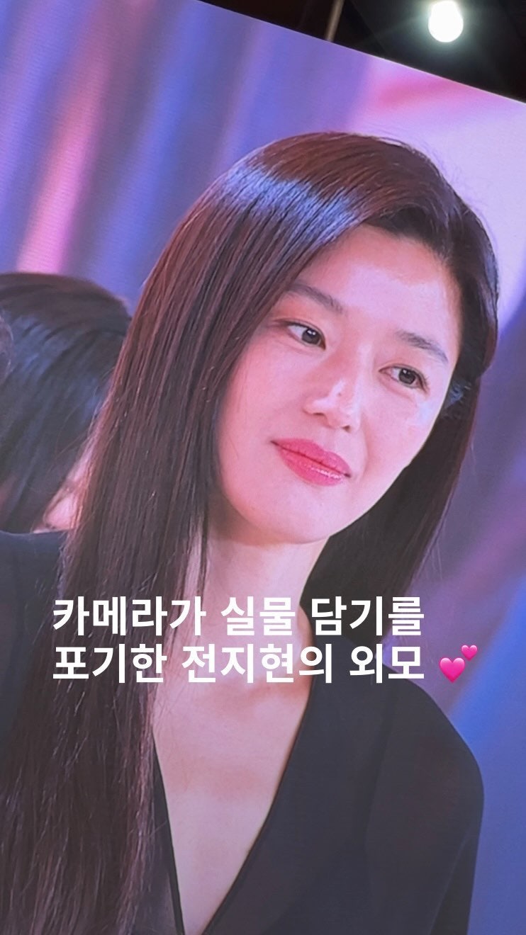 카메라도 포기한 미모! 전지현 탑텐 앰버서더 스타일 완벽 분석