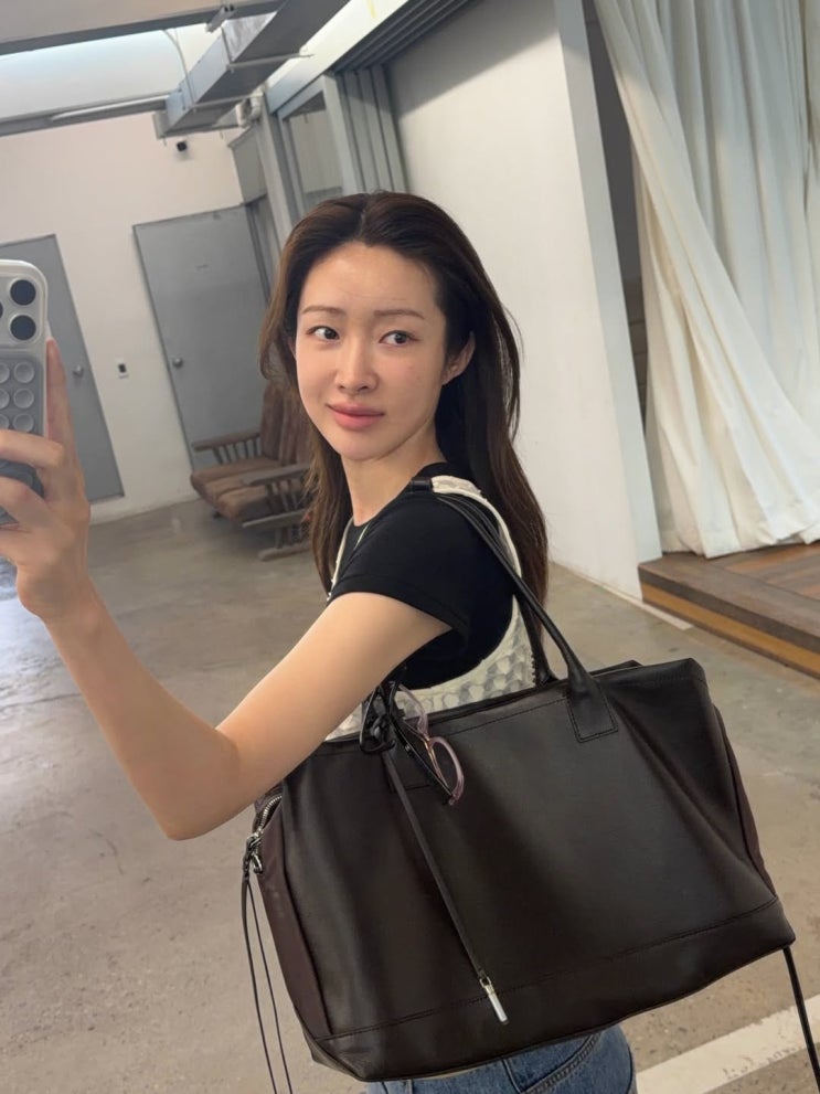  차정원 사복, 봄 코디 추천 스타일의 정점, 노트북까지 품는 30대 여자들에게 인기인 쿠론 토트백 가방