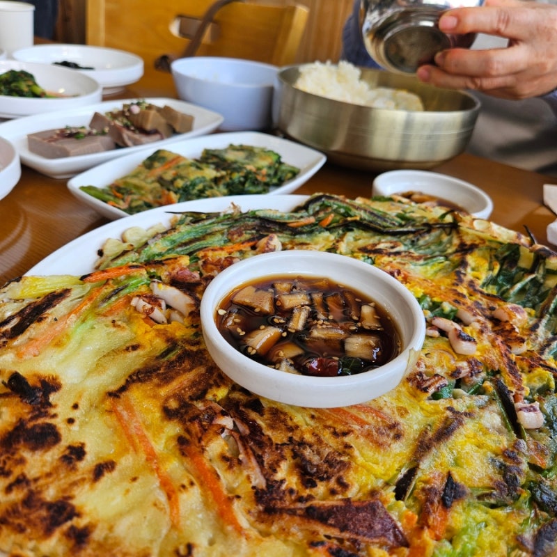 청송 주왕산 맛집. 소노벨 송샘온천 식당추천, 깔끔한 한상. 민박촌식당